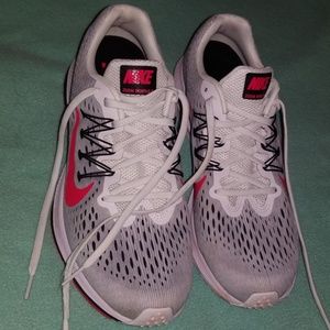 Nike zoom Winflo 5 mens Size 9